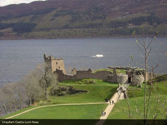 Urquhart Casle aan Loch ness.jpg